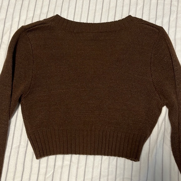 Cropped Brown V-neck Sweater - Picture 4 of 5